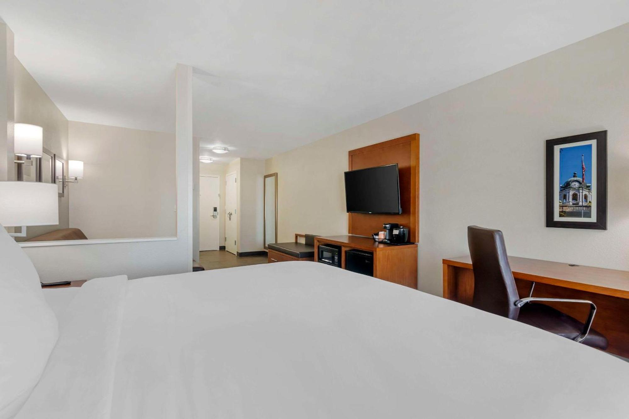 Comfort Inn & Suites บรันสวิก ภายนอก รูปภาพ
