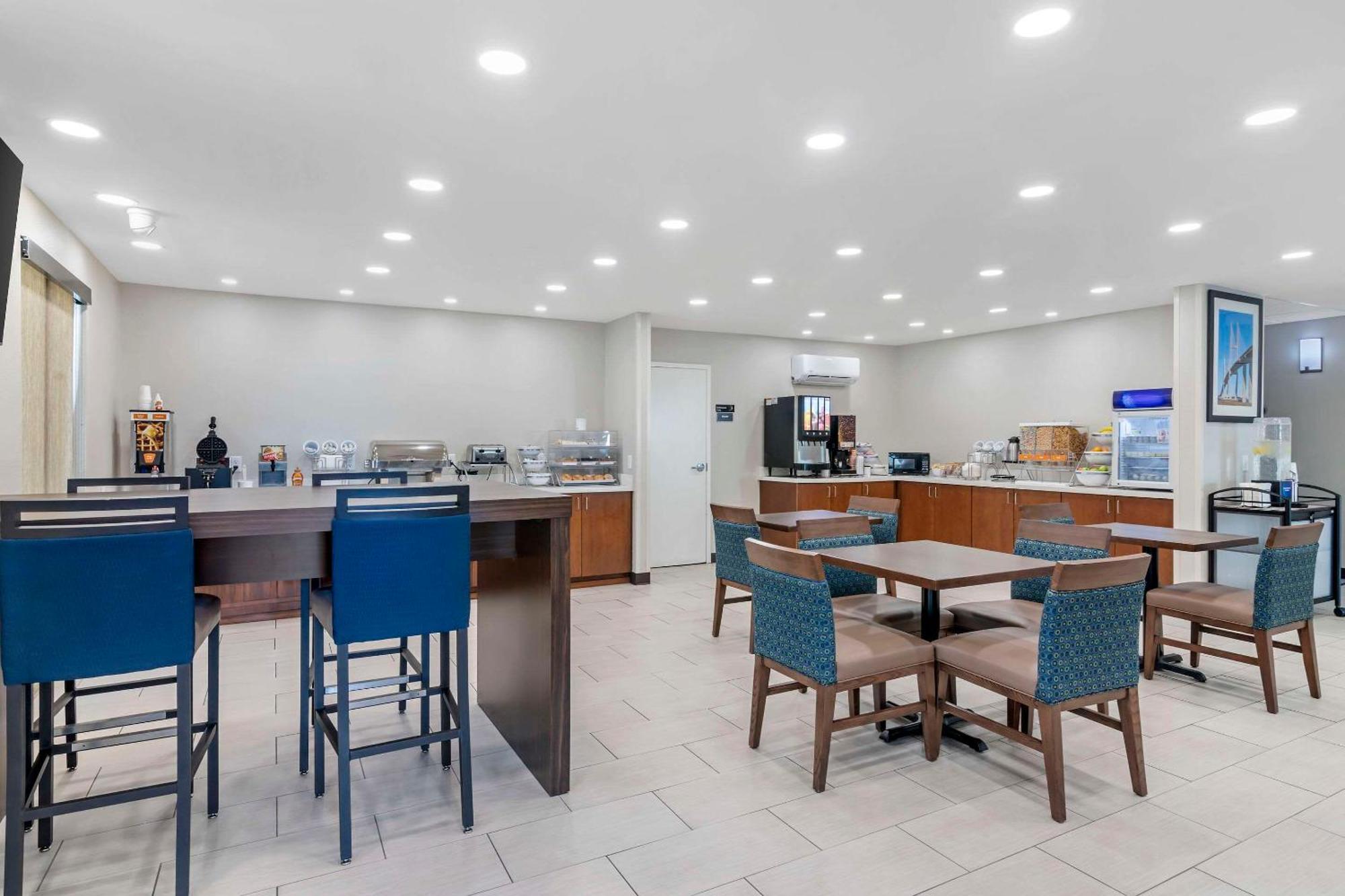 Comfort Inn & Suites บรันสวิก ภายนอก รูปภาพ