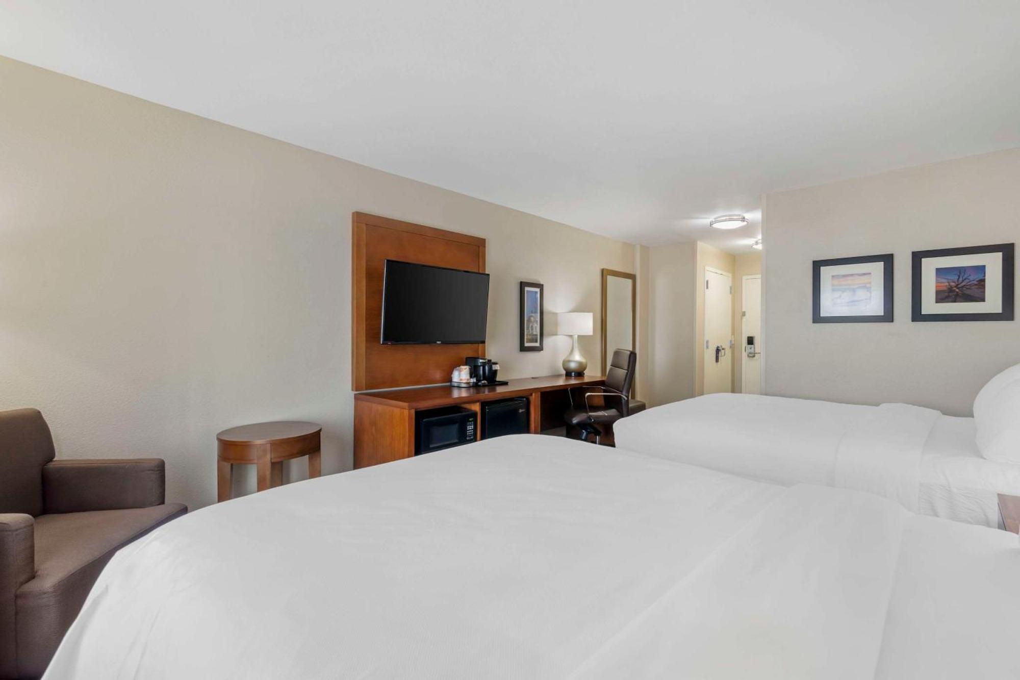 Comfort Inn & Suites บรันสวิก ภายนอก รูปภาพ