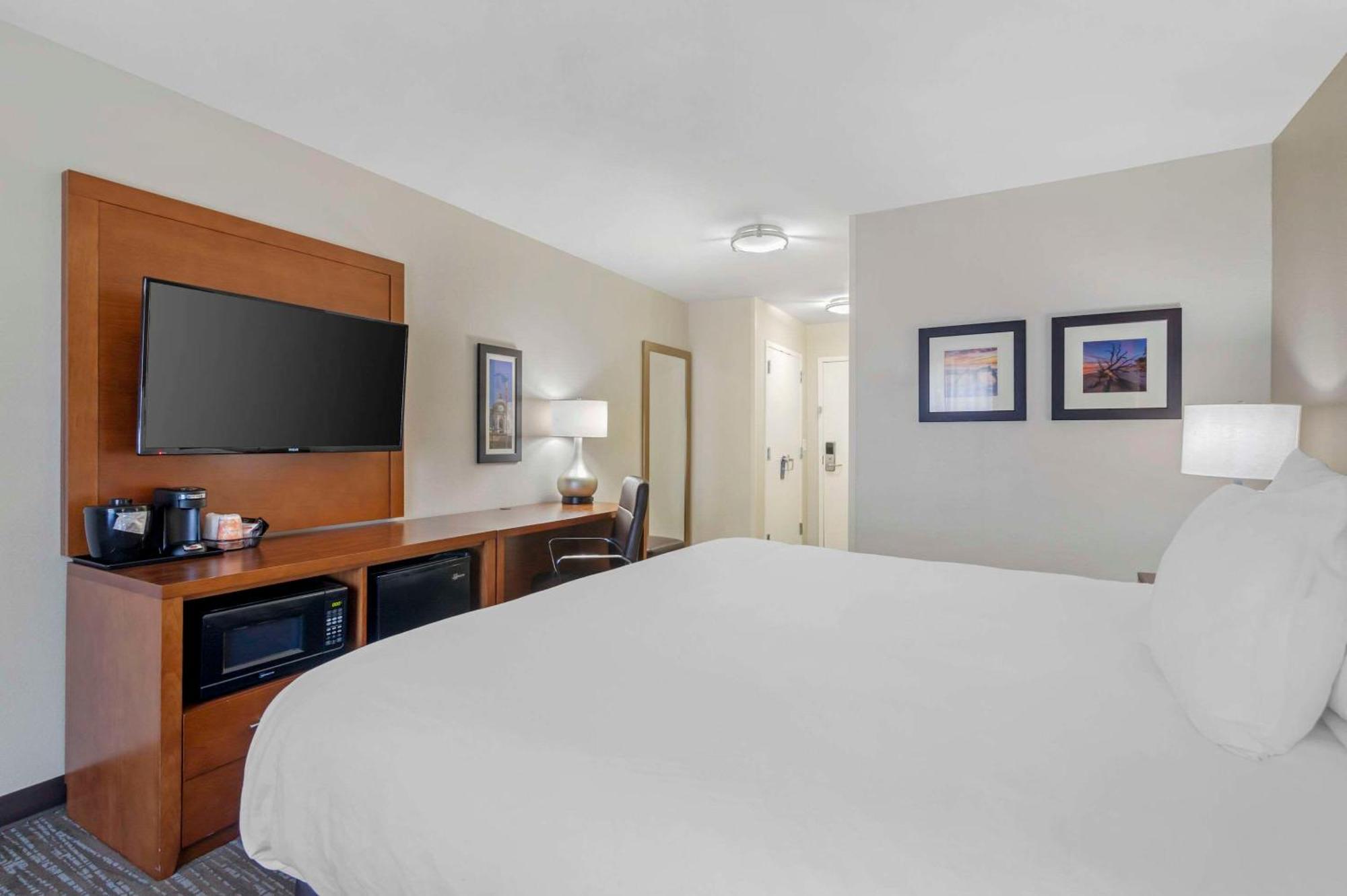 Comfort Inn & Suites บรันสวิก ภายนอก รูปภาพ