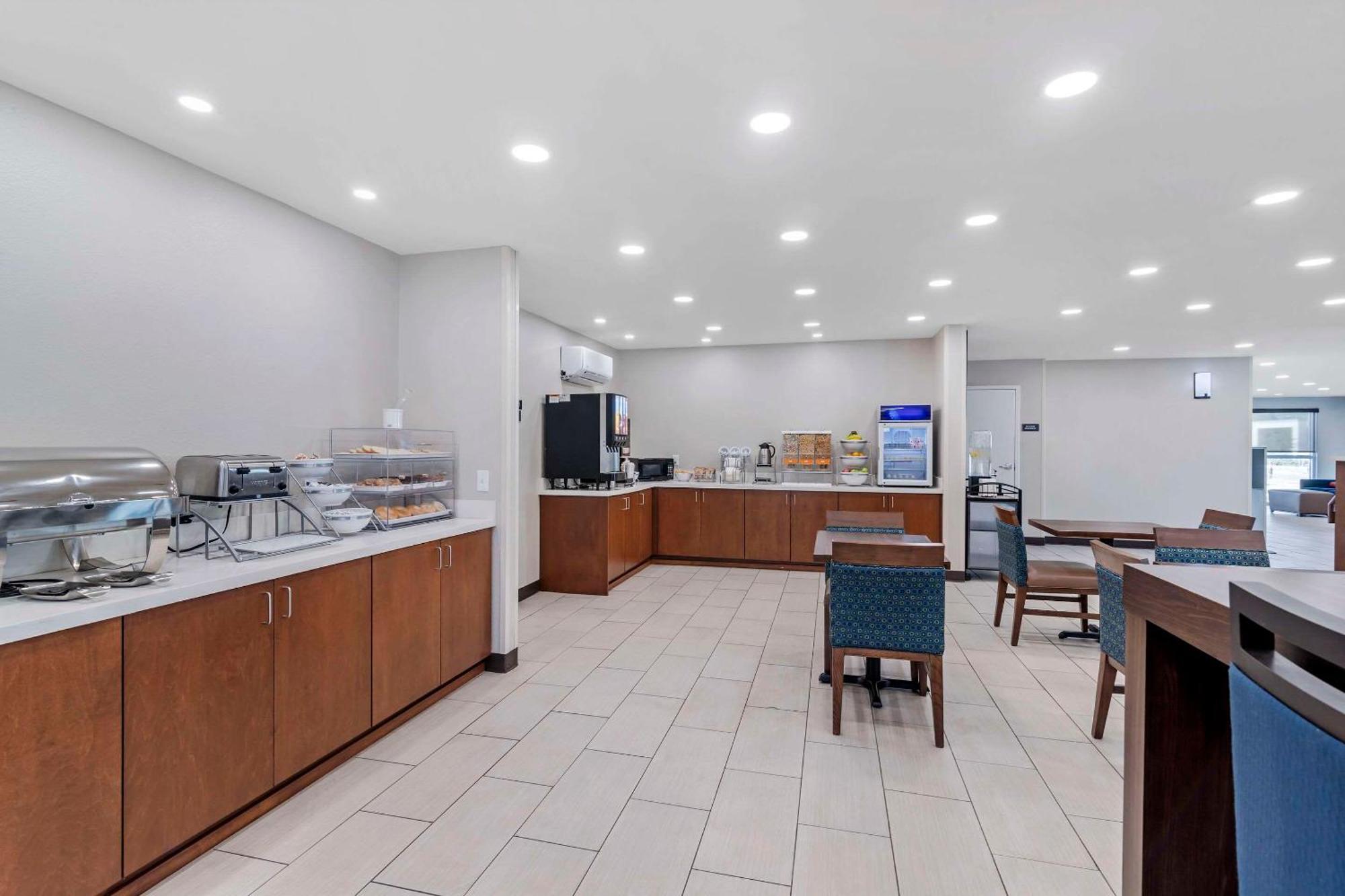 Comfort Inn & Suites บรันสวิก ภายนอก รูปภาพ