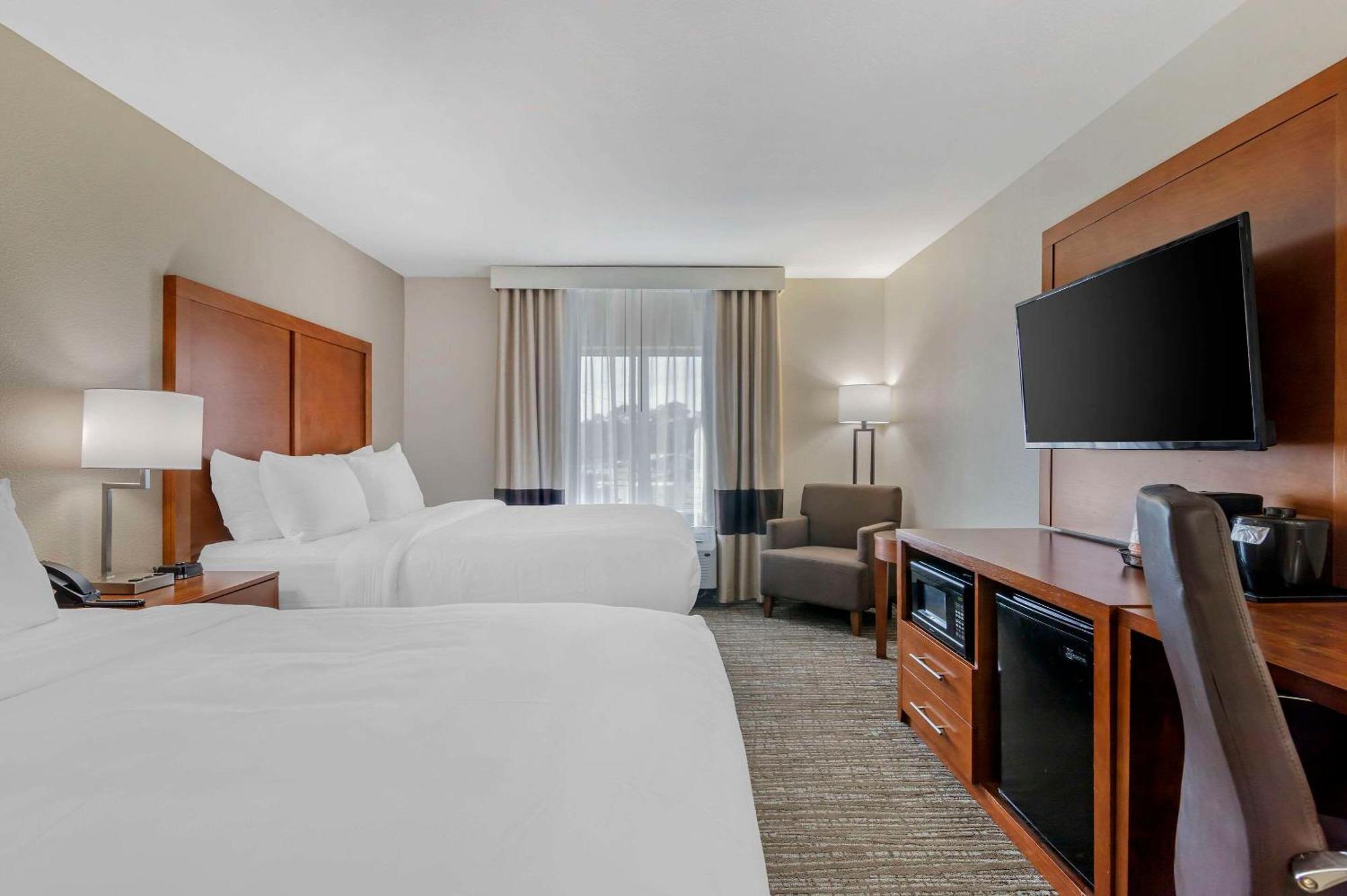 Comfort Inn & Suites บรันสวิก ภายนอก รูปภาพ