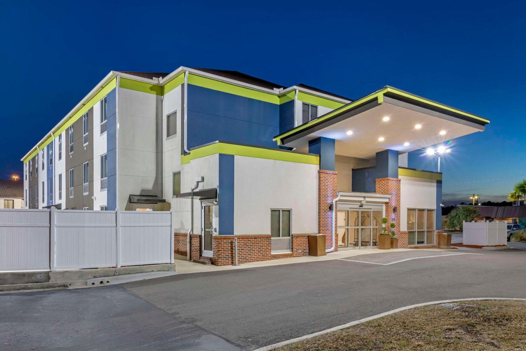 Comfort Inn & Suites บรันสวิก ภายนอก รูปภาพ